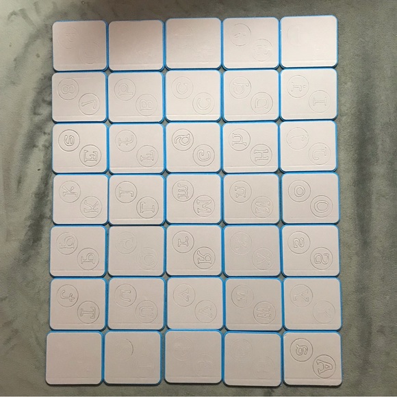 Sizzix Sizzlits 35-dies Rat-A-Tat alphabets with storage case - Picture 7 of 7